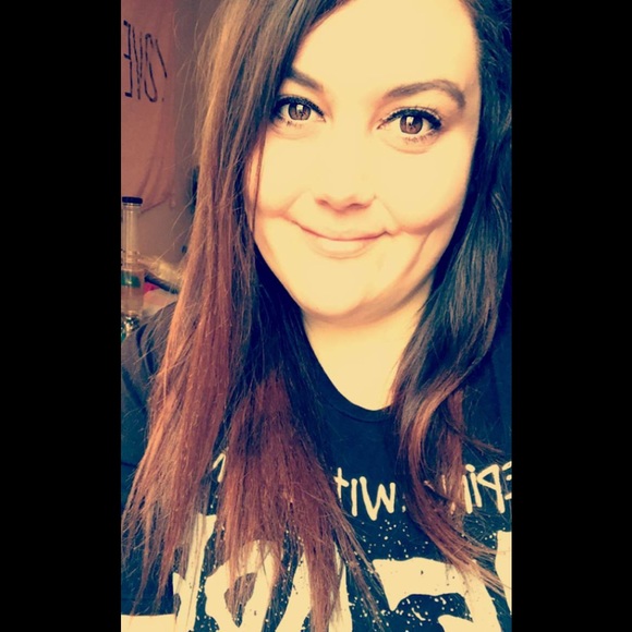 Meet your Posher, Lindsey - Picture 2 of 7